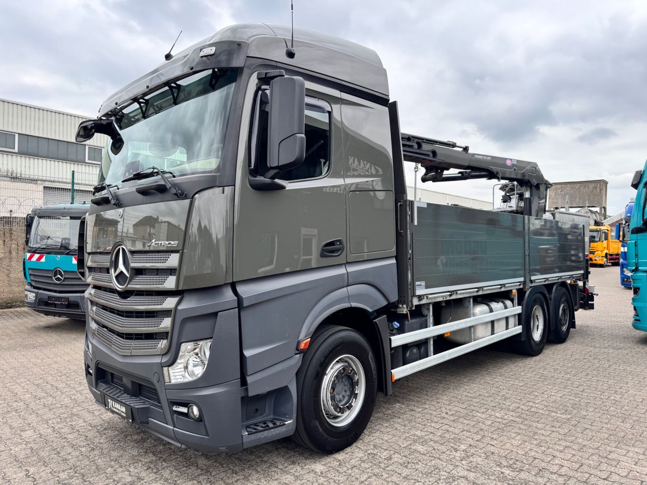 Mercedes-Benz 2545 Actros 4 Baustoffkran HMF Hochdach - Camião grua: foto 3 Mercedes-Benz 2545 Actros 4 Baustoffkran HMF Hochdach - Camião grua: foto 3