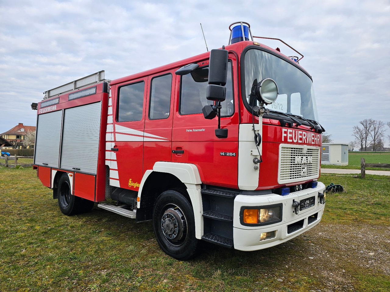 MAN Feuerwehr Löschfahrzeug 14.264 Autobomba - Camião: foto 1 MAN Feuerwehr Löschfahrzeug 14.264 Autobomba - Camião: foto 1