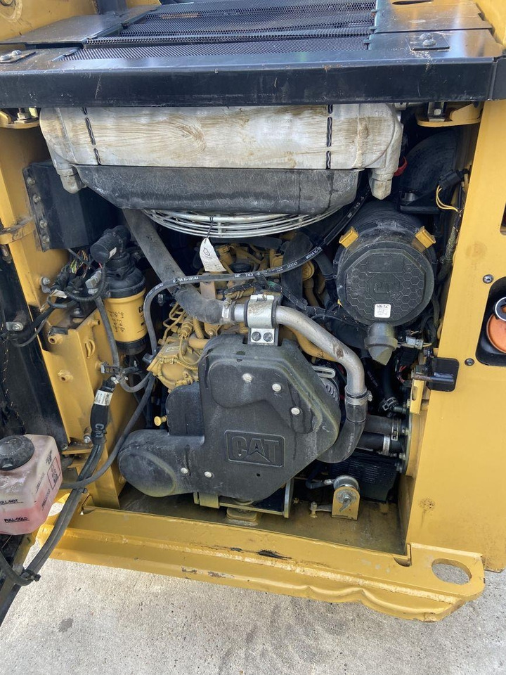 CAT 226 D3 (5867) - Mini pá carregadora: foto 5 CAT 226 D3 (5867) - Mini pá carregadora: foto 5