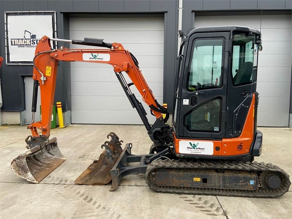 Hitachi ZX33U-6 (7294) - Mini escavadeira: foto 1 Hitachi ZX33U-6 (7294) - Mini escavadeira: foto 1