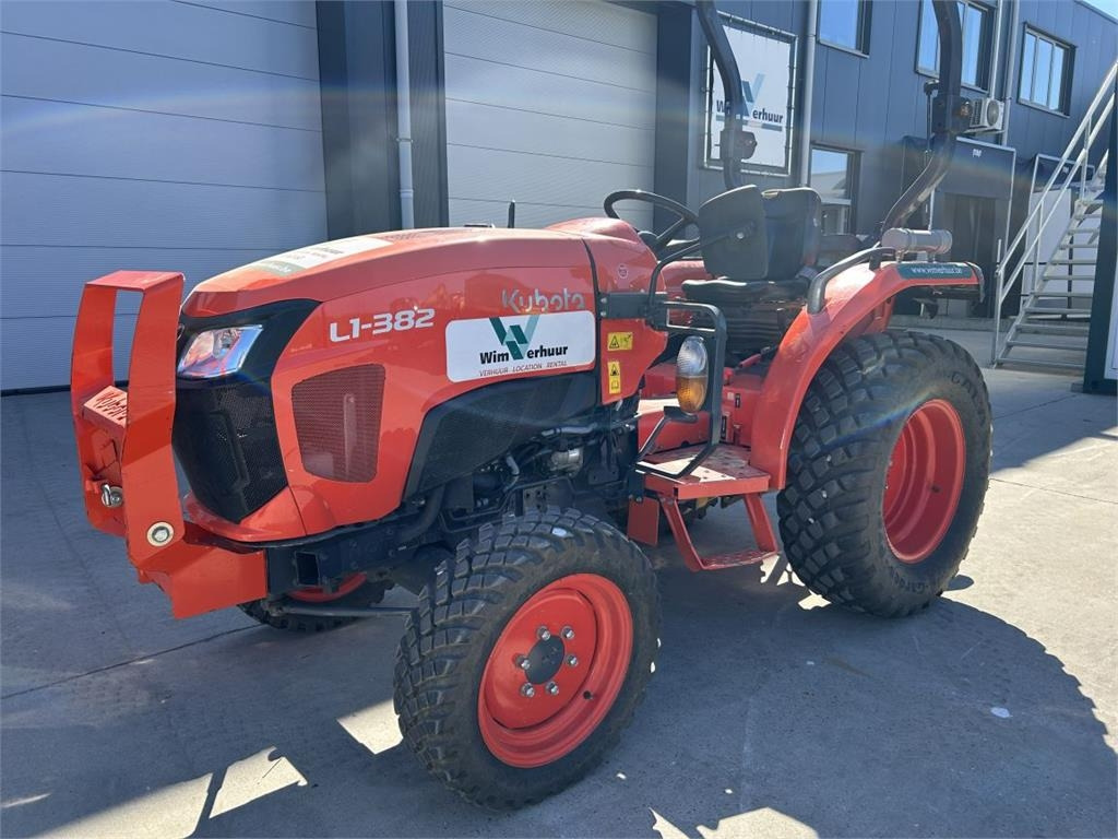 Kubota L1-382 (5283)  - Trator municipal: foto 2 Kubota L1-382 (5283)  - Trator municipal: foto 2