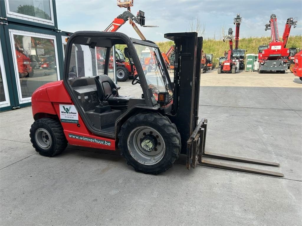 Manitou MH25-4 - Empilhador todo-o-terreno: foto 2 Manitou MH25-4 - Empilhador todo-o-terreno: foto 2