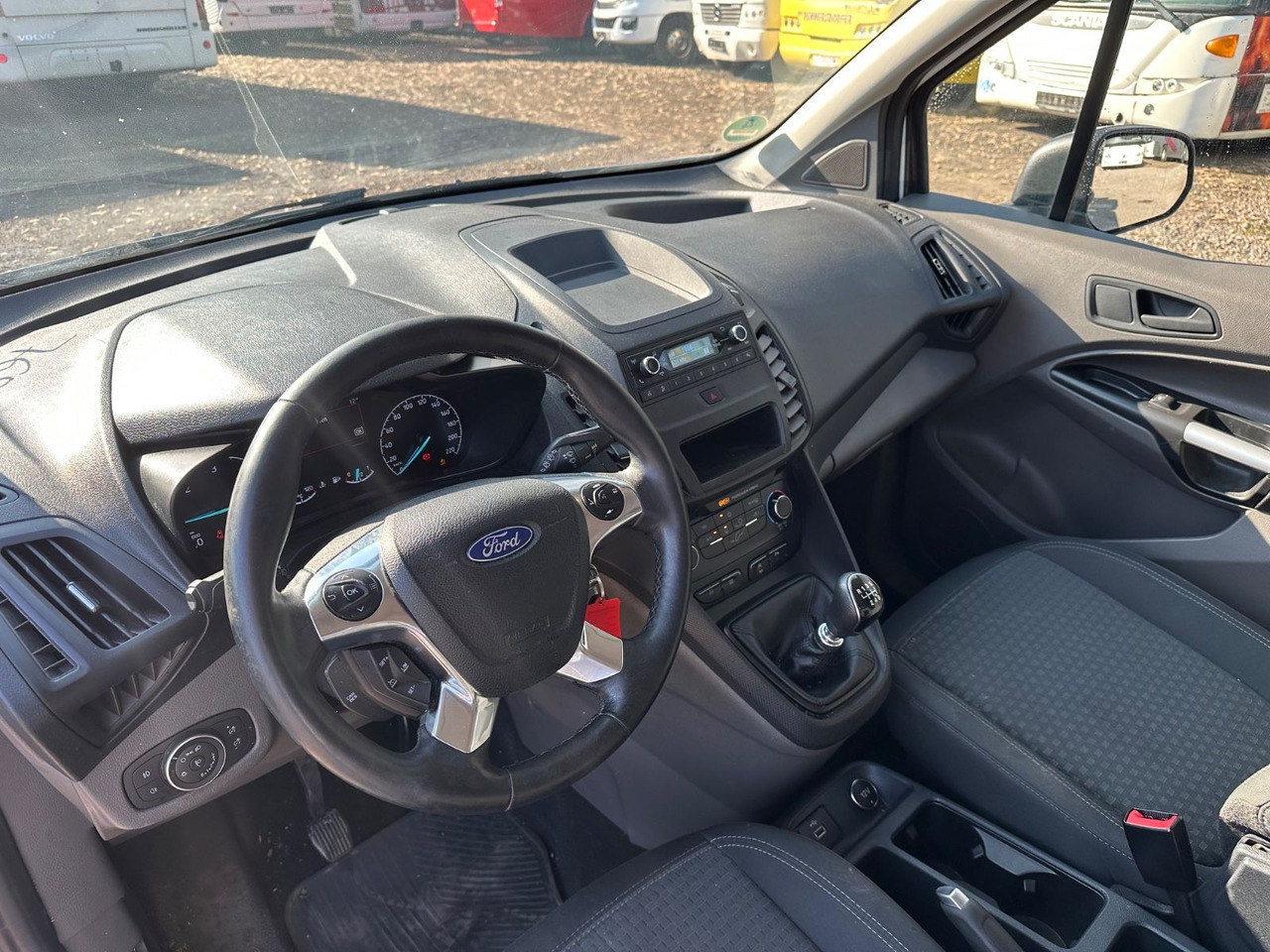 Ford Grand Tourneo 1.5 EcoBlue 74kW Auto Trend - Furgão de passageiros: foto 4 Ford Grand Tourneo 1.5 EcoBlue 74kW Auto Trend - Furgão de passageiros: foto 4