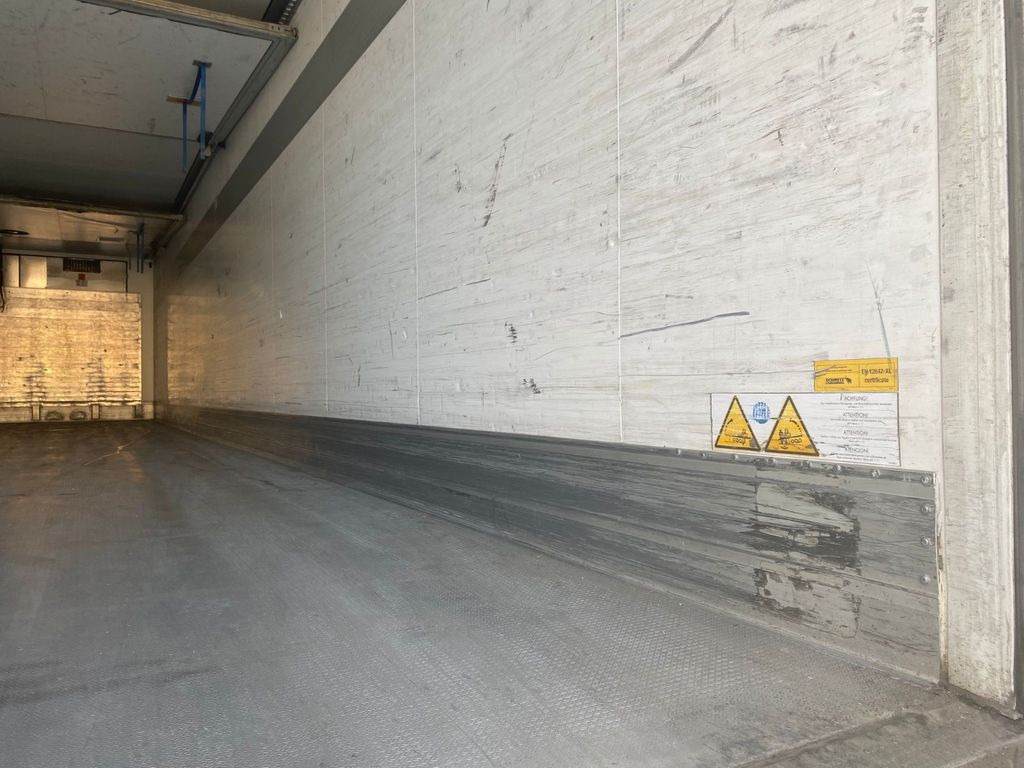 Schmitz Cargobull ThermoKing SKO 24/L FP-45 SLXi 300 Cool Schmitz Cargobull ThermoKing SKO 24/L FP-45 SLXi 300 Cool - Semi-reboque frigorífico: foto 5 Schmitz Cargobull ThermoKing SKO 24/L FP-45 SLXi 300 Cool Schmitz Cargobull ThermoKing SKO 24/L FP-45 SLXi 300 Cool - Semi-reboque frigorífico: foto 5