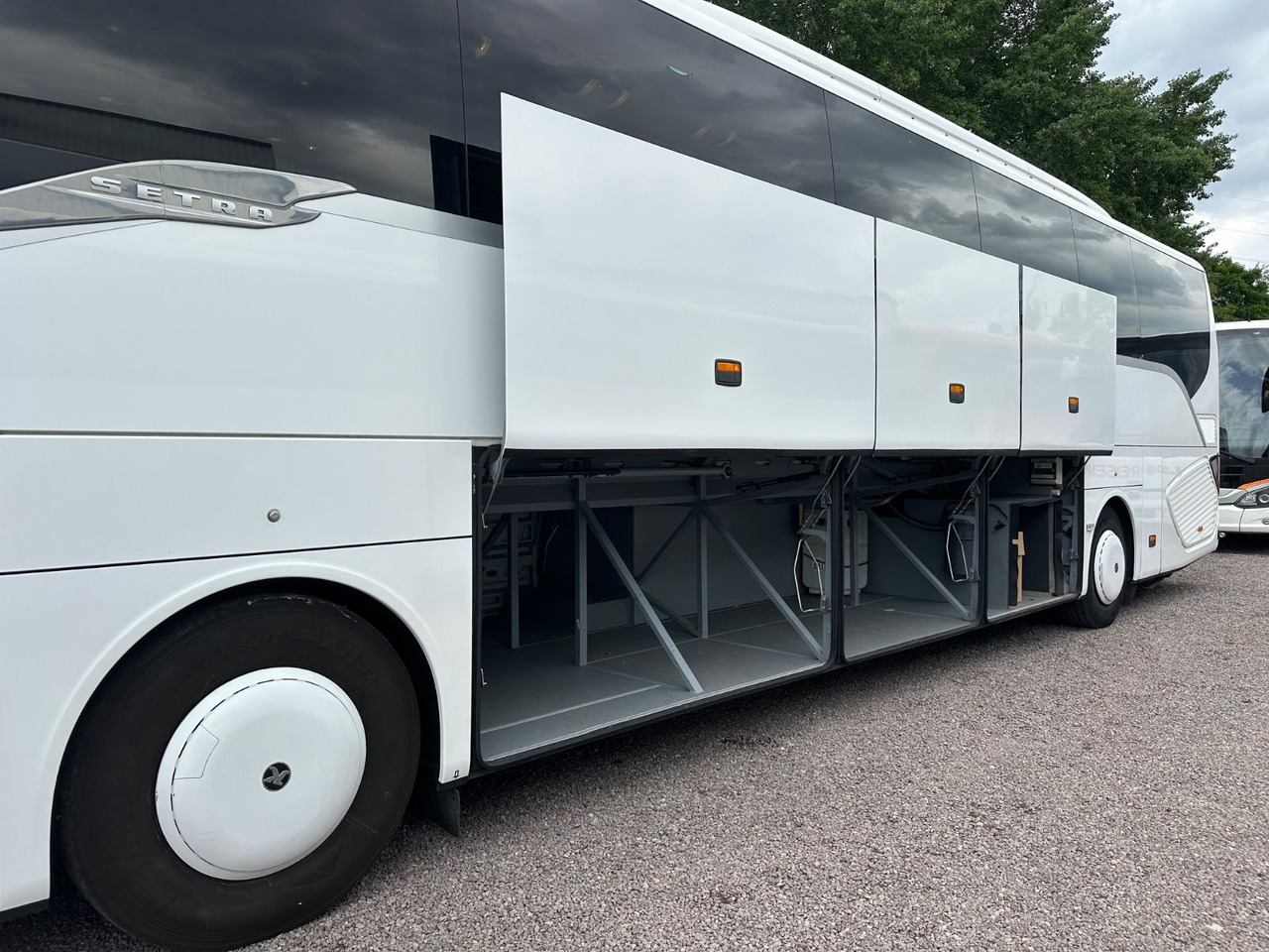 Setra S 516 HD/2A (54 Sitze*DE-Bus) - Autocarro: foto 4 Setra S 516 HD/2A (54 Sitze*DE-Bus) - Autocarro: foto 4