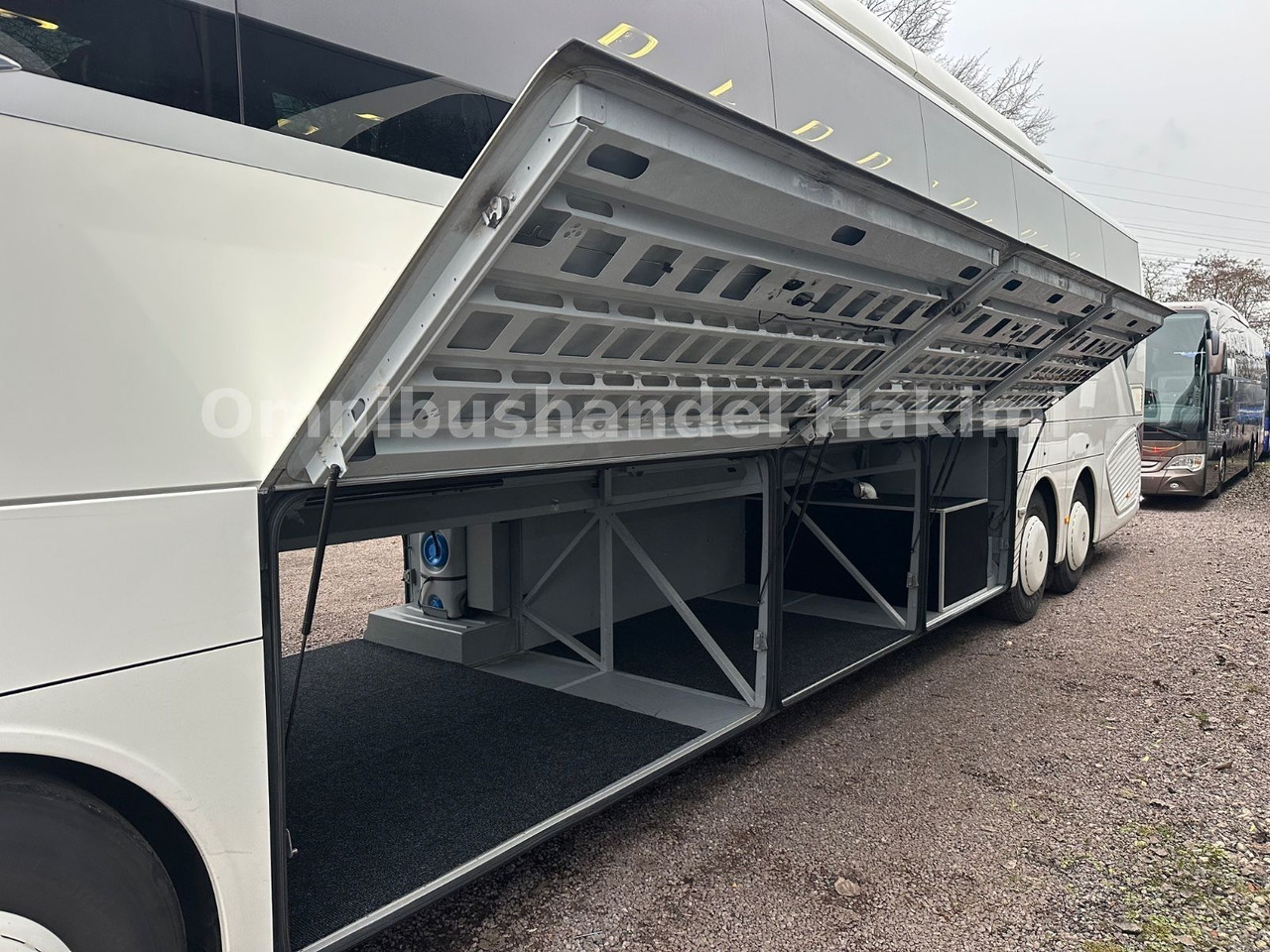 Setra S 517 HD (60 Sitze*Euro 6*DE-Bus) Setra S 517 HD (60 Sitze*Euro 6*DE-Bus) - Autocarro: foto 5 Setra S 517 HD (60 Sitze*Euro 6*DE-Bus) Setra S 517 HD (60 Sitze*Euro 6*DE-Bus) - Autocarro: foto 5