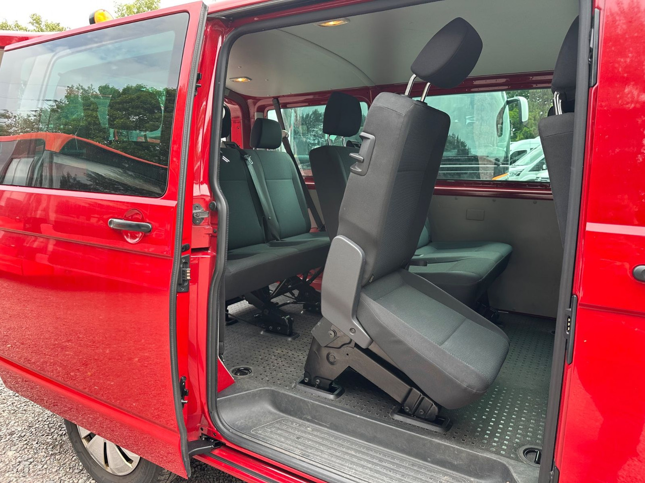 Volkswagen T6 Kombi (PDC Hi*ACC*StandHz*9 Sitzer*AC) - Furgão de passageiros: foto 5 Volkswagen T6 Kombi (PDC Hi*ACC*StandHz*9 Sitzer*AC) - Furgão de passageiros: foto 5